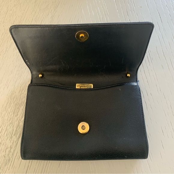 Black vintage Givenchy clutch - Picture 2 of 5